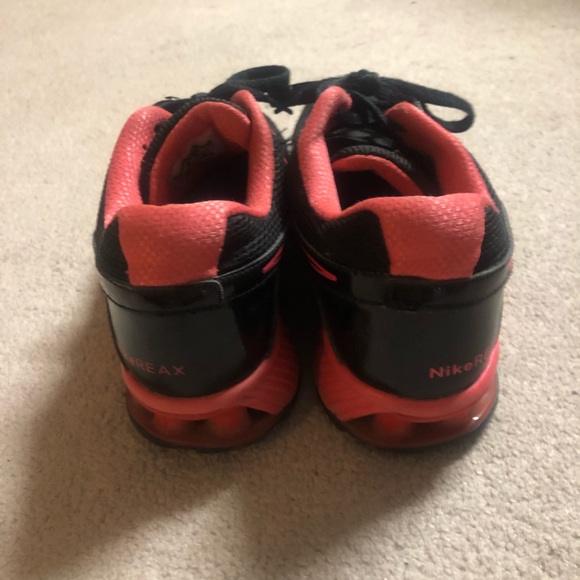 Nike Shoes - Picture 3 of 4